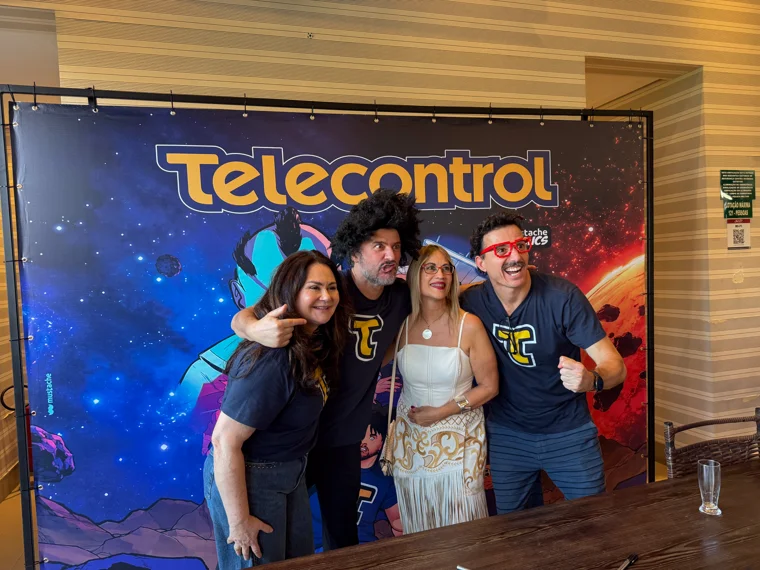 Amigos celebram a nova HQ